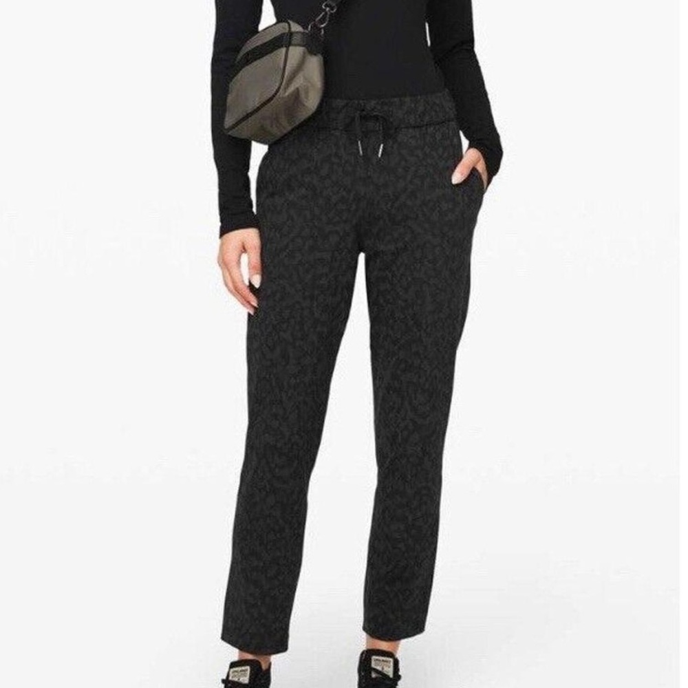 Lululemon pants size 8